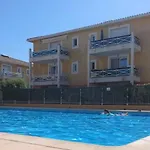 Confort Piscine Parking
