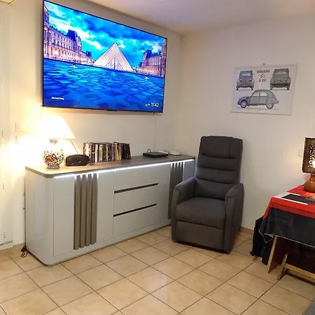Confort Piscine Parking Apartman